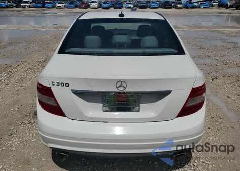 2008 Mercedes-Benz C 300 z USA, uszkodzony, nr VIN WDDGF54X78F156679